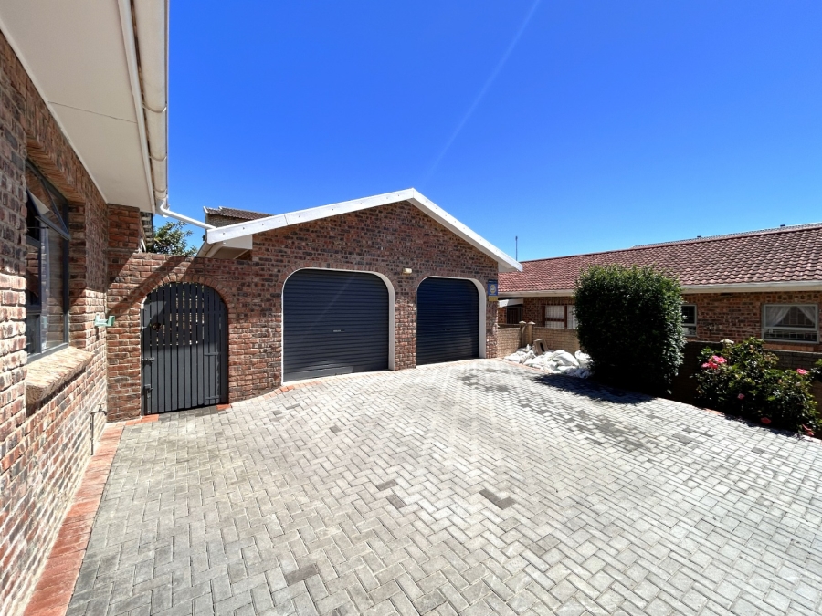 3 Bedroom Property for Sale in Wavecrest Eastern Cape